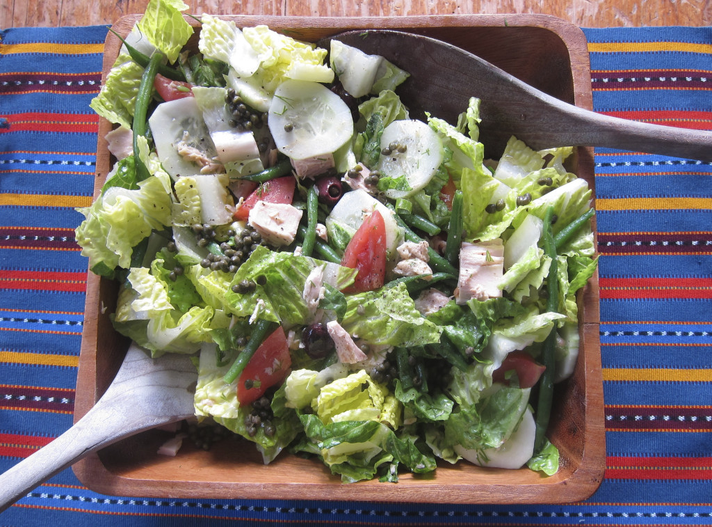 Romaine_Salad_with_Tuna_Green_Beans_Capers_and_Olives